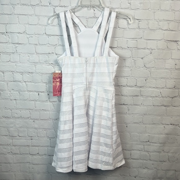 Emerald Sundae White Fit and Flare Dress Juniors Size Small Homecoming - Picture 5 of 5